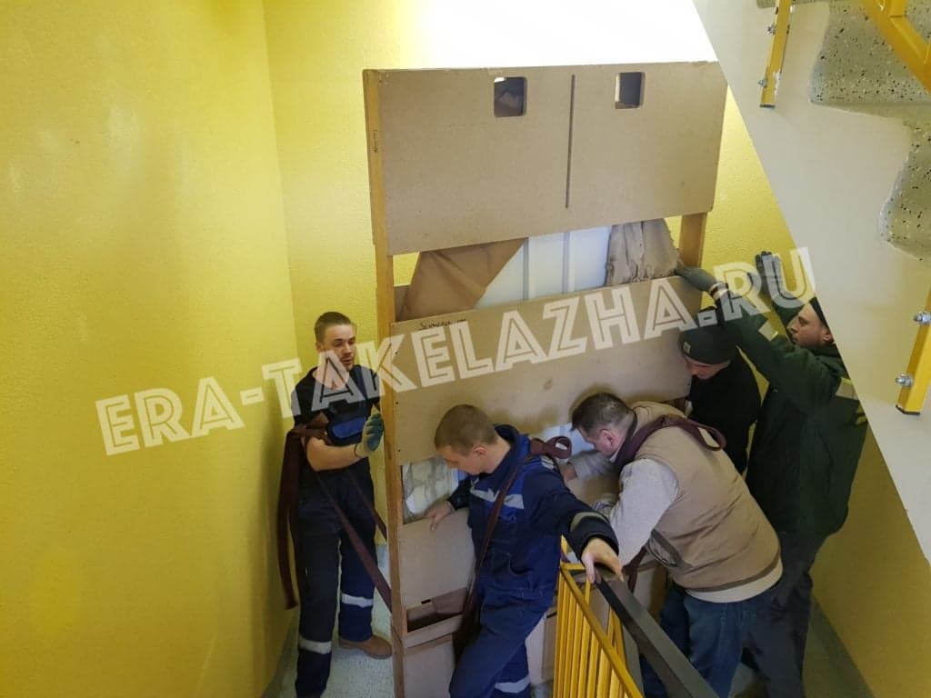 Подъем мраморной столешницы на 13 этаж